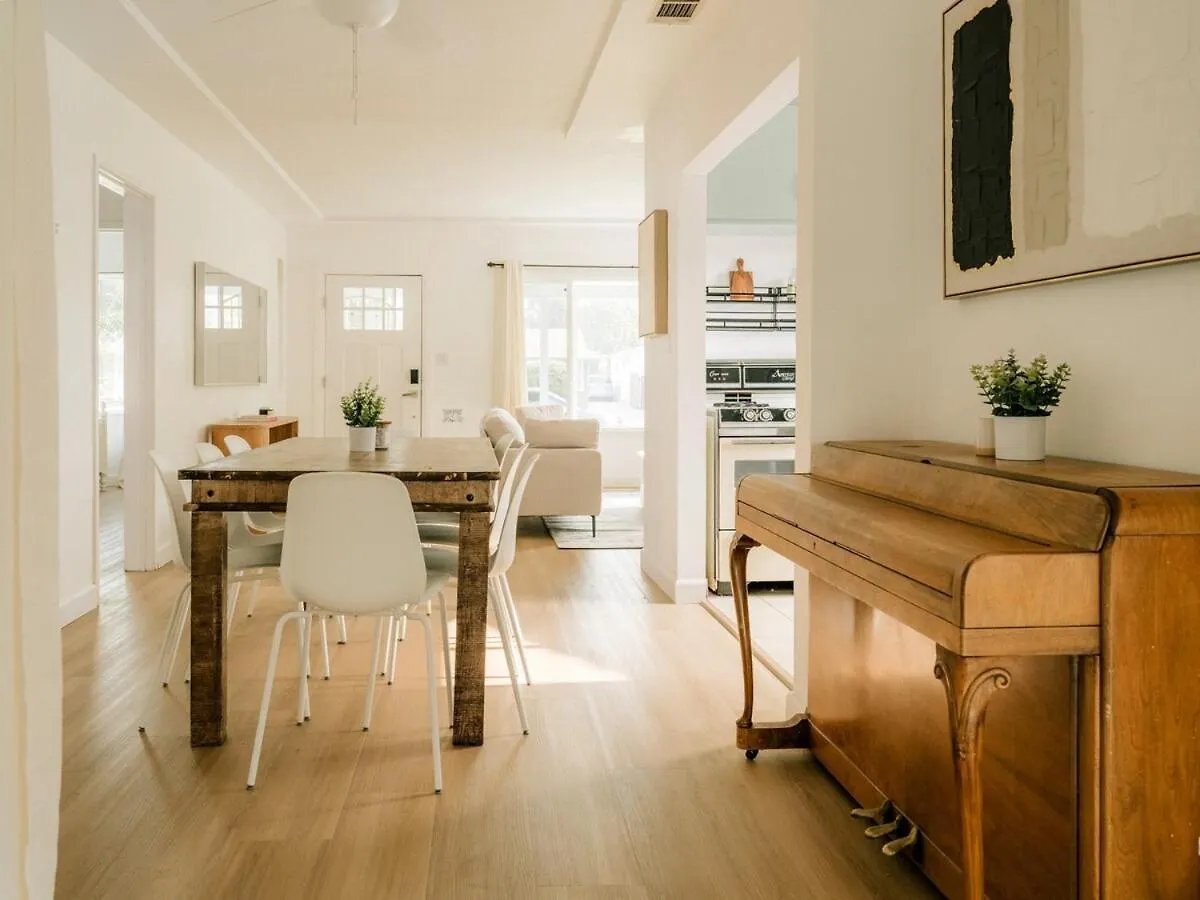 The Nostalgic Escape 3Br 2B Near Hollywood La Villa Burbank 0*,  United States